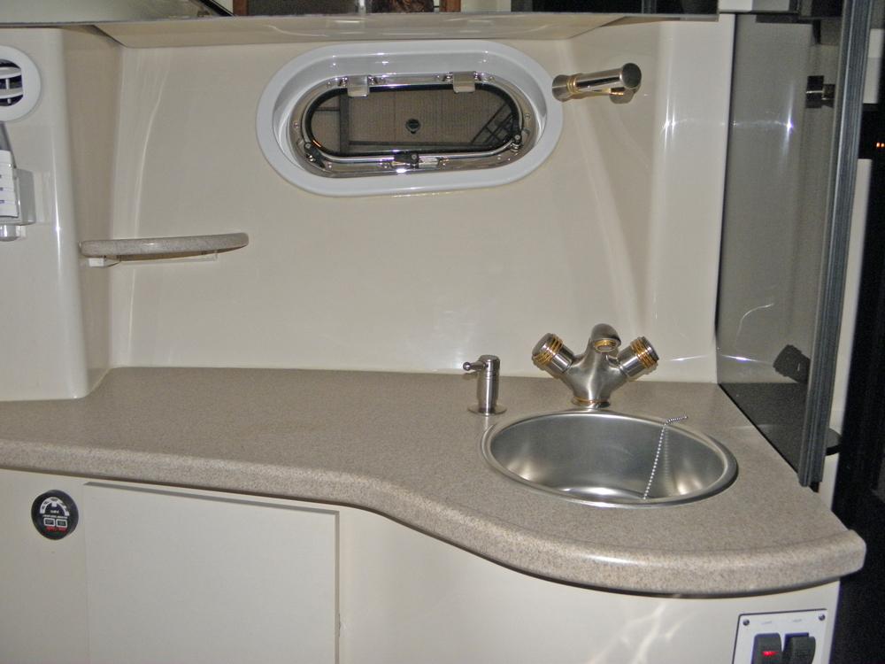 Saloon, Accommodation